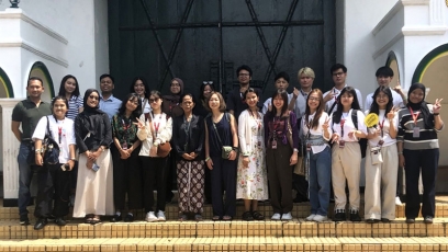 フィールドトリップ時の参加者集合写真